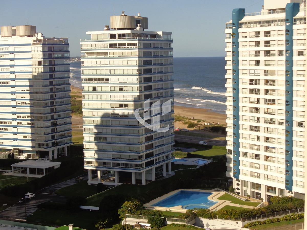 Apartamento ID.1404 - PUNTA DEL ESTE APARTAMENTO 2 DORMITORIOS EDIFICIO CON SERVICIOS