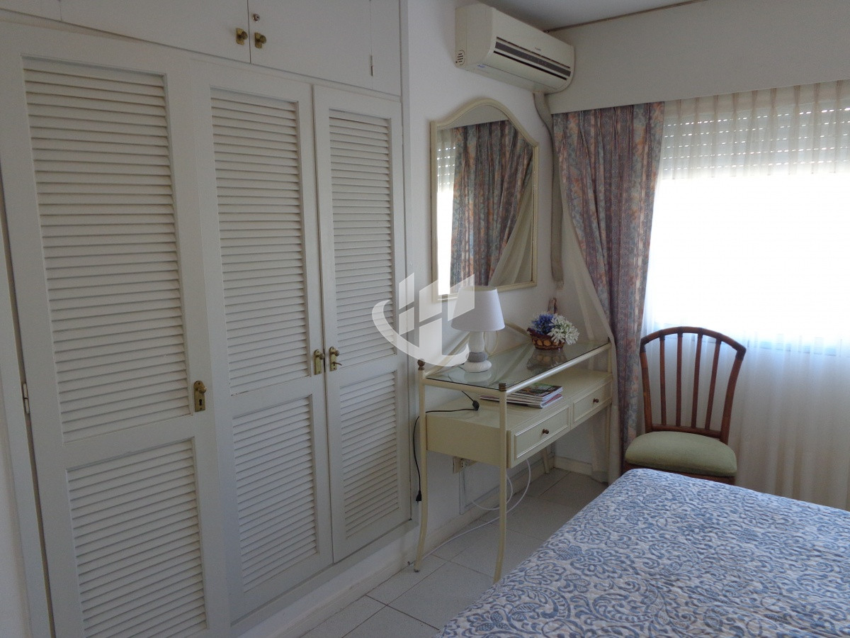 Apartamento ID.1357 - PUNTA DEL ESTE PENINSULA APARTAMENTO  2 DORMITORIOS 2 BAÑOS GARAGE VENTA 