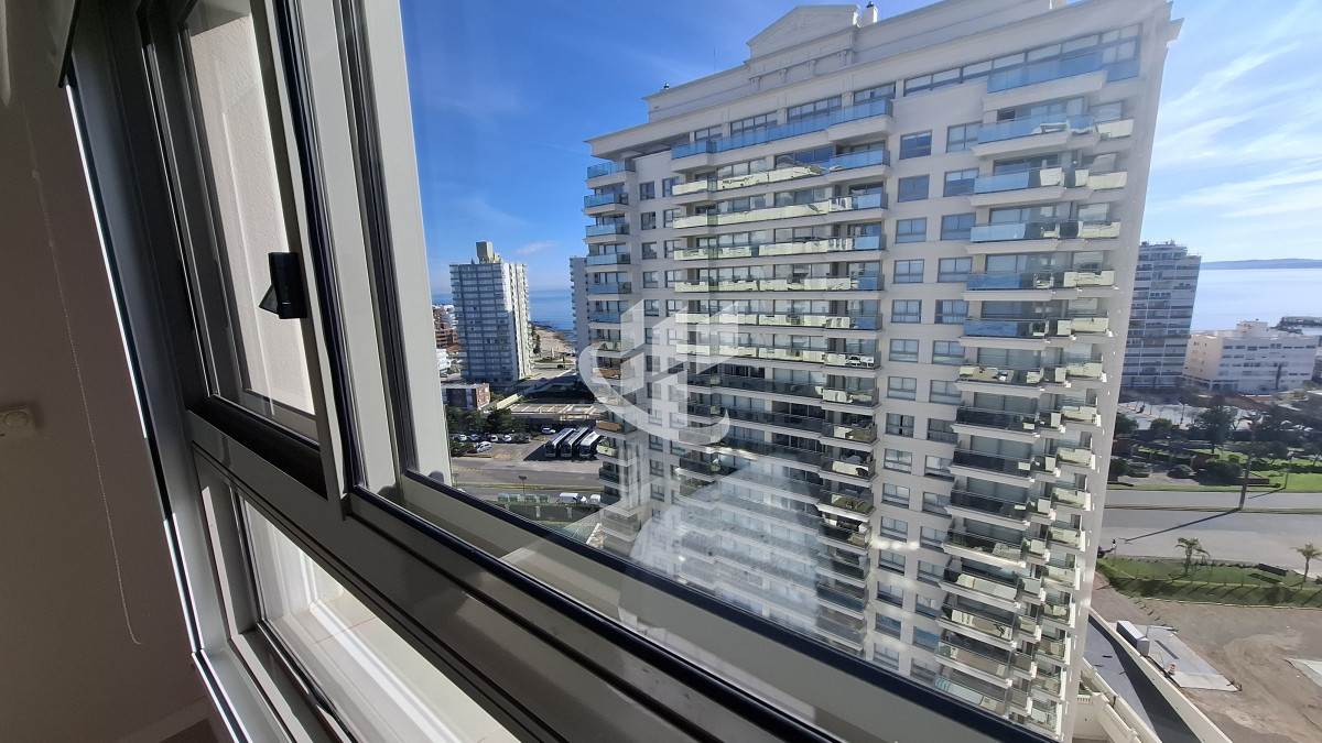 Apartamento ID.2039 - Venta apartamento 3 suites y dependencia completa, primera línea Brava, Punta del Este