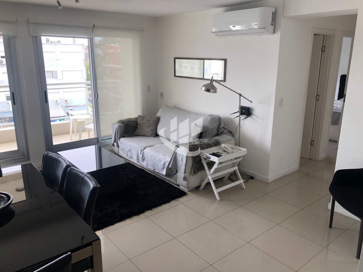 Apartamento ID.2500 - PUNTA DEL ESTE AIDY GRILL APTO DE 2 DORMITORIOS 2 BAÑOS BALCON CON PARRILLERO GARAGE