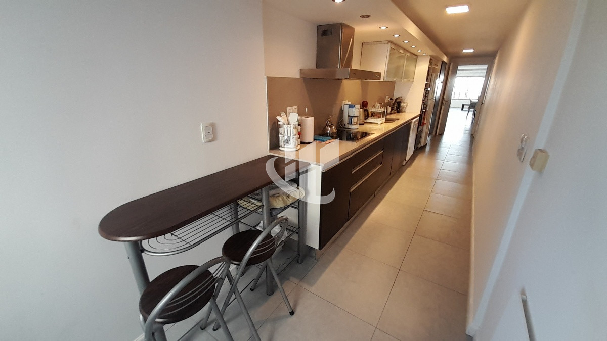 Apartamento ID.1719 - PUNTA DEL ESTE MANSA FRENTE AL MAR! APARTAMENTO DE 2 DORMITORIOS Y DEPENDENCIA EN VENTA! 