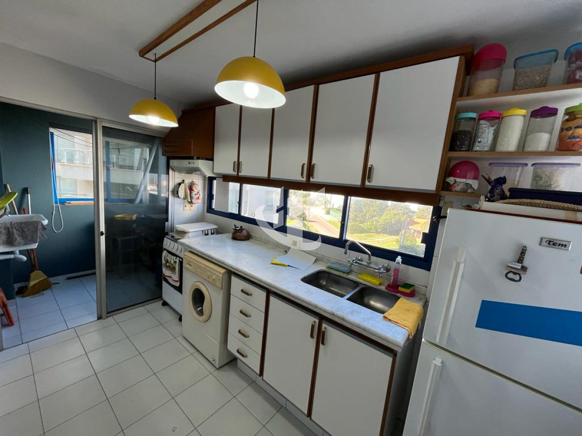 Apartamento ID.1898 - Apartamento en venta de 2 dormitorios, terraza con vista al mar- Brava, Punta del Este