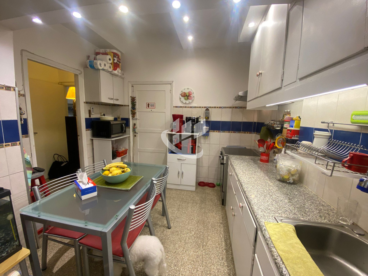 Apartamento ID.1854 - APARTAMENTO EN VENTA CORDON 2 DORMITORIOS Y SERVICIO.