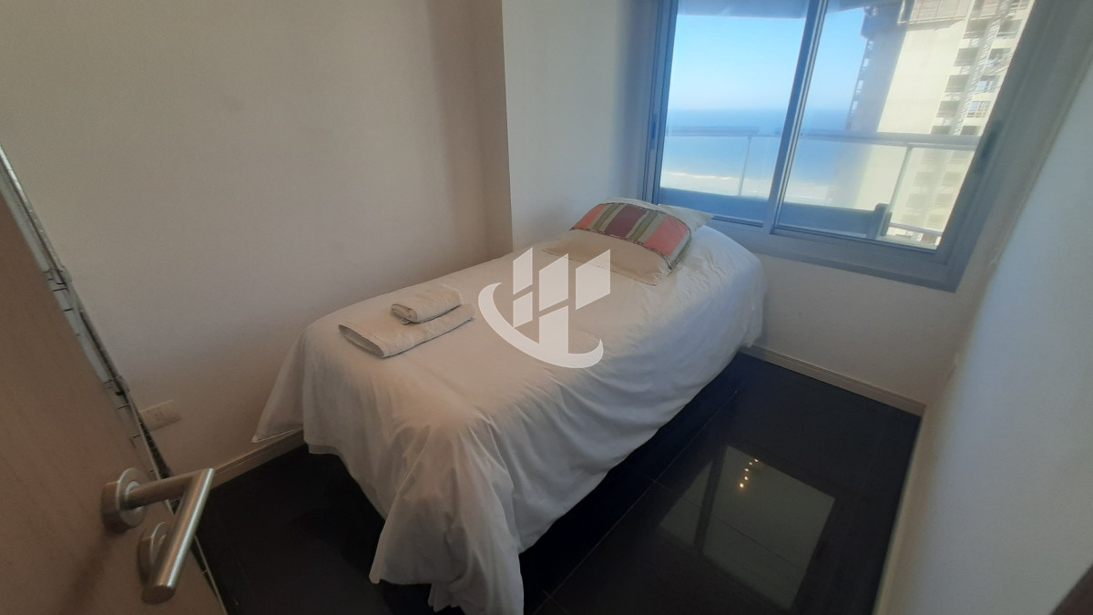 Apartamento ID.894 - Alquiler Temporada, 3 dormitorios y dep, con vista, piso alto, Brava, Punta del Este