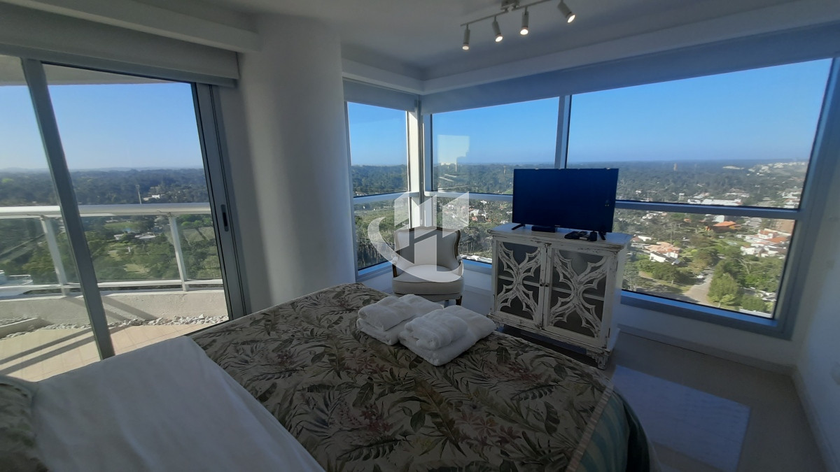 Apartamento ID.896 - Alquiler temporario, 2 dormitorios mas dependencia, piso alto, vista, Brava, Punta del Este.