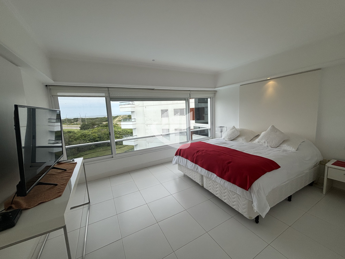 Apartamento ID.2277 - PUNTA DEL ESTE - PLAYA BRAVA - APARTAMENTO DE 4 DORMITORIOS EN SUITE Y DEPENDENCIA - VENTA