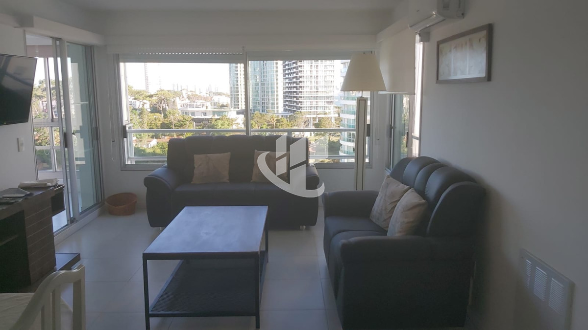 Apartamento ID.692 - Venta, apartamento, 2 dormitorios y dep, con vista, Lincoln Center, Playa Mansa, Punta del Este
