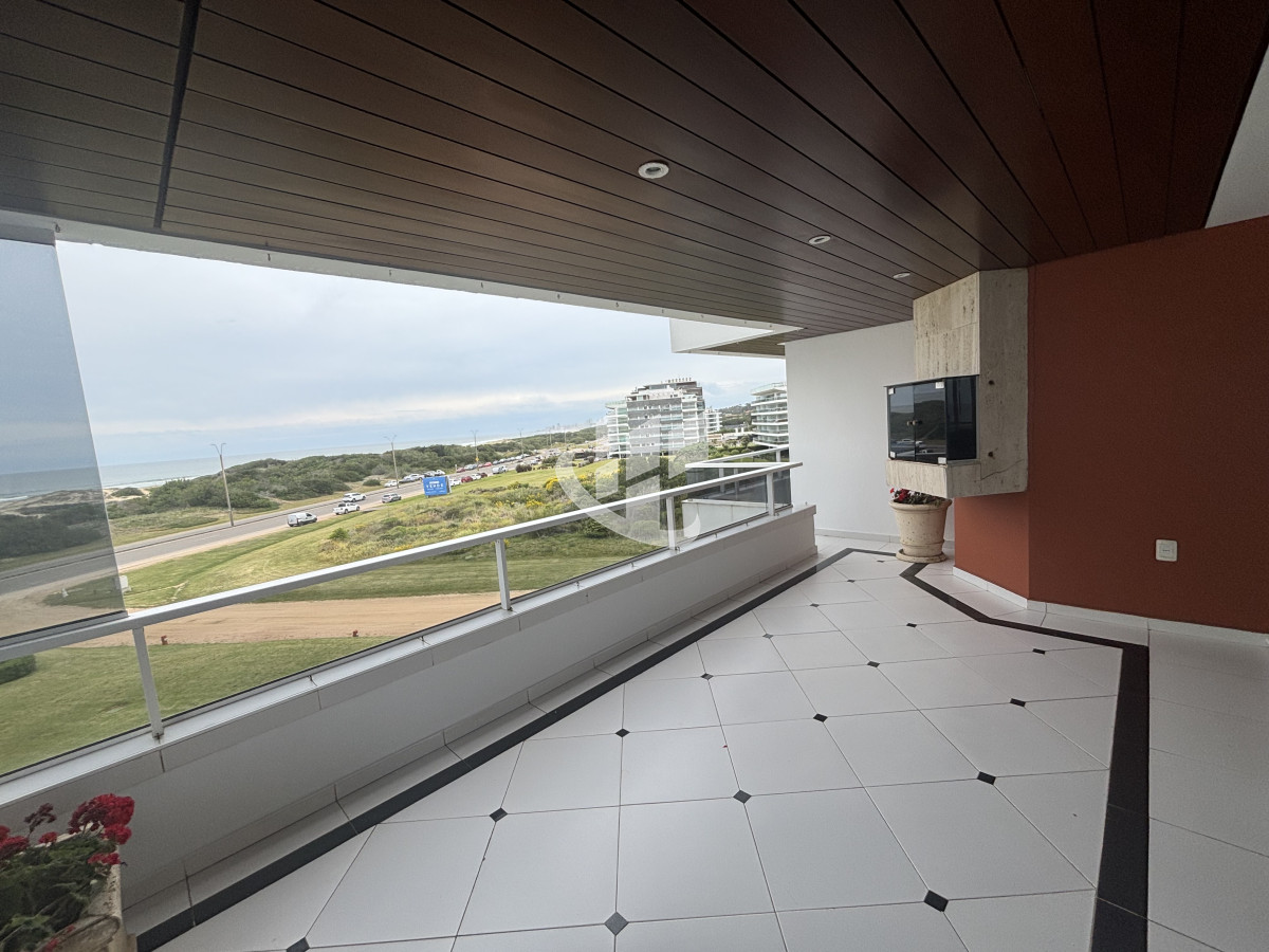 Apartamento ID.2277 - PUNTA DEL ESTE - PLAYA BRAVA - APARTAMENTO DE 4 DORMITORIOS EN SUITE Y DEPENDENCIA - VENTA