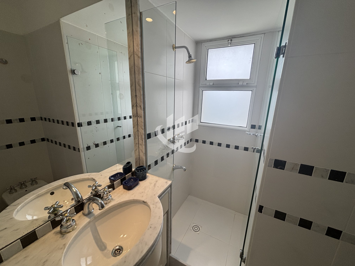 Apartamento ID.2277 - PUNTA DEL ESTE - PLAYA BRAVA - APARTAMENTO DE 4 DORMITORIOS EN SUITE Y DEPENDENCIA - VENTA