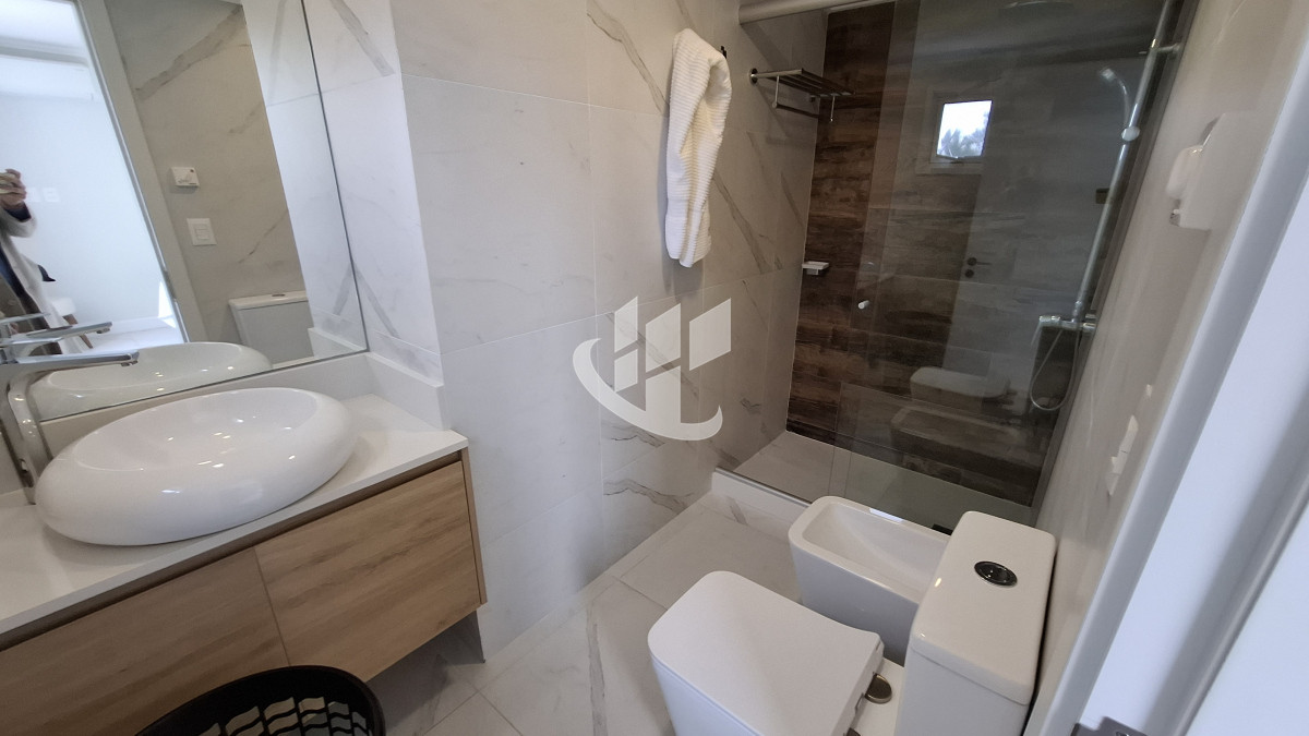 Apartamento ID.2031 - Alquiler Temporal, 2 dormitorios, parrillero propio, 1era linea, Mansa, Punta del Este