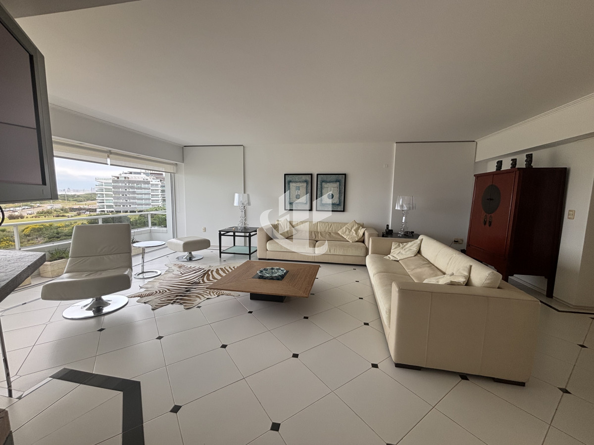 Apartamento ID.2277 - PUNTA DEL ESTE - PLAYA BRAVA - APARTAMENTO DE 4 DORMITORIOS EN SUITE Y DEPENDENCIA - VENTA