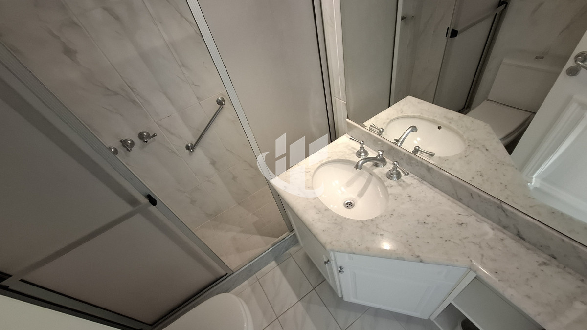 Apartamento ID.2036 - Alquiler Anual, 4 dormitorios, 5 baños, primera linea, Mansa, Punta del Este
