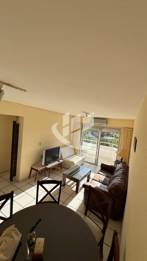 Apartamento ID.1724 - Alquiler  Anual.