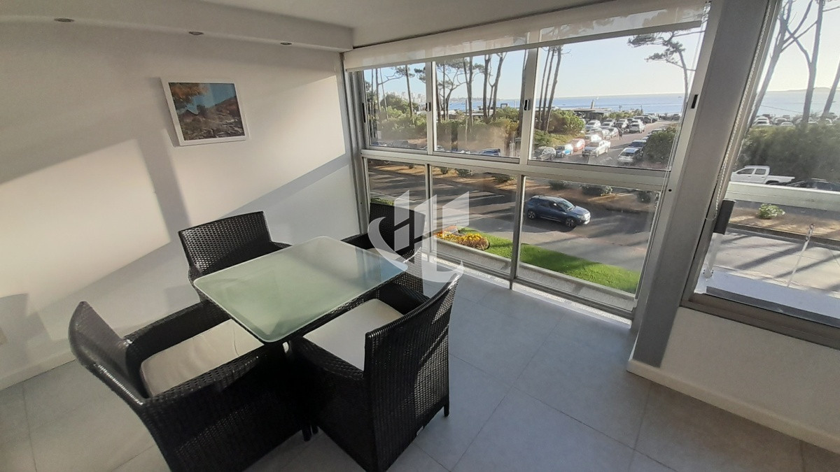 Apartamento ID.1719 - PUNTA DEL ESTE MANSA FRENTE AL MAR! APARTAMENTO DE 2 DORMITORIOS Y DEPENDENCIA EN VENTA! 