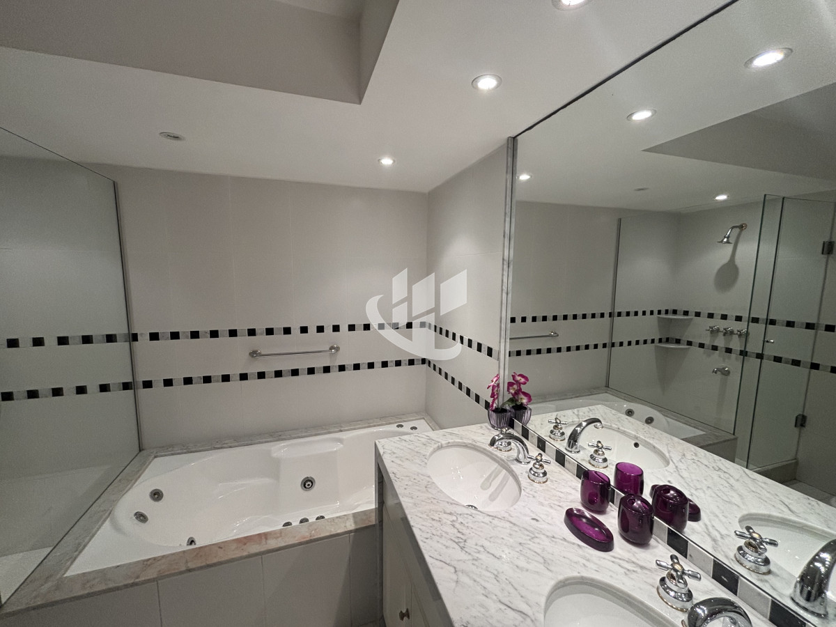 Apartamento ID.2277 - PUNTA DEL ESTE - PLAYA BRAVA - APARTAMENTO DE 4 DORMITORIOS EN SUITE Y DEPENDENCIA - VENTA