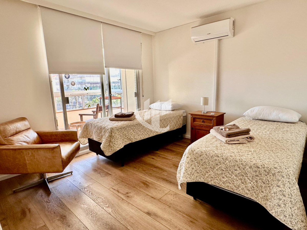 Apartamento ID.2250 - Alquiler Anual, 3 dormitorios, con garage, Peninsula, Punta del Este