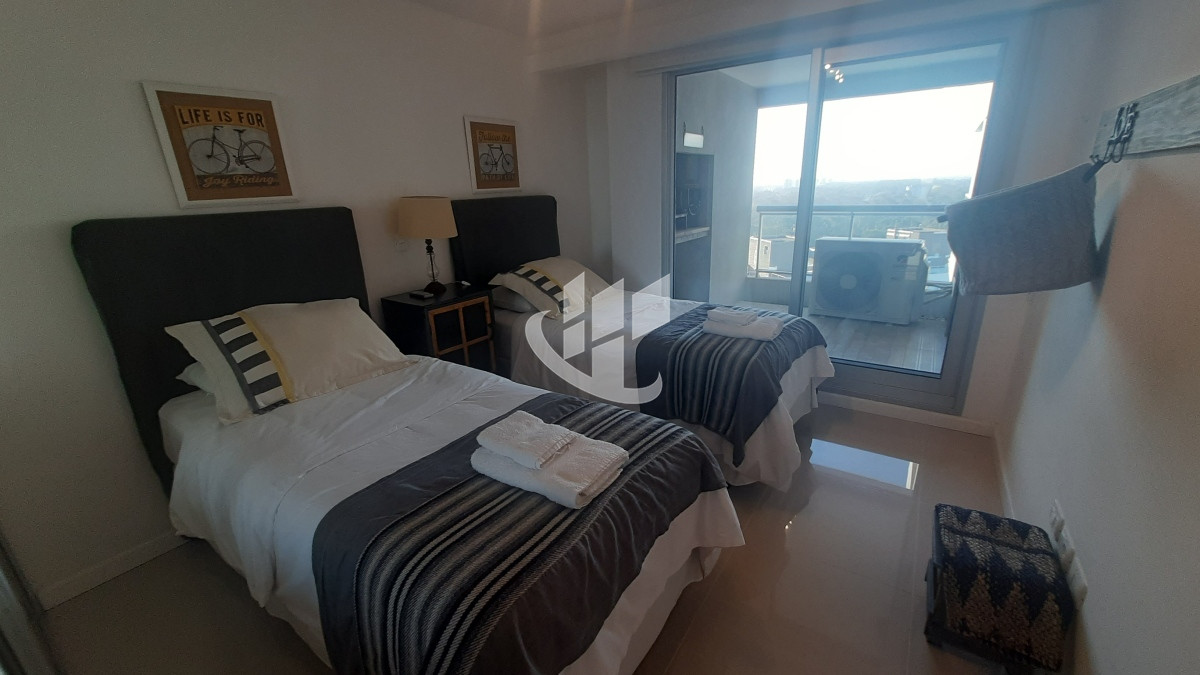 Apartamento ID.918 - Alquiler Temporada, 2 dormitorios, piso alto, vista al mar, Brava, Punta del Este