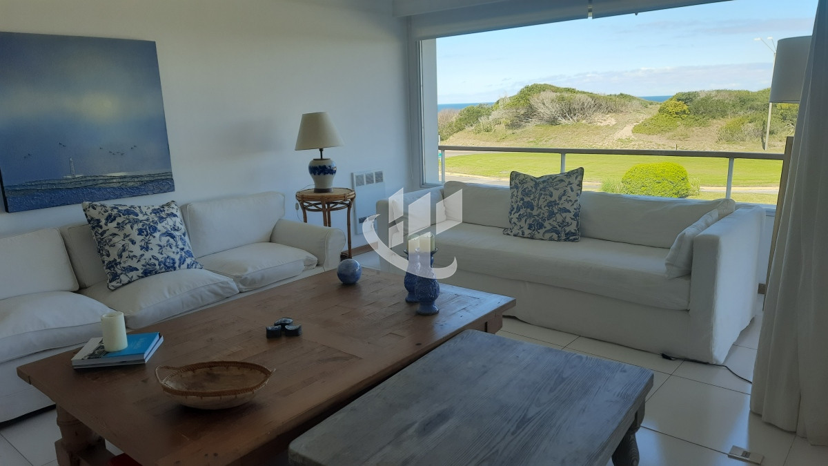 Apartamento ID.828 - Alquiler de Verano, 4 dormitorios mas dep, 1era linea al mar, Rincon del Indio, Punta del Este