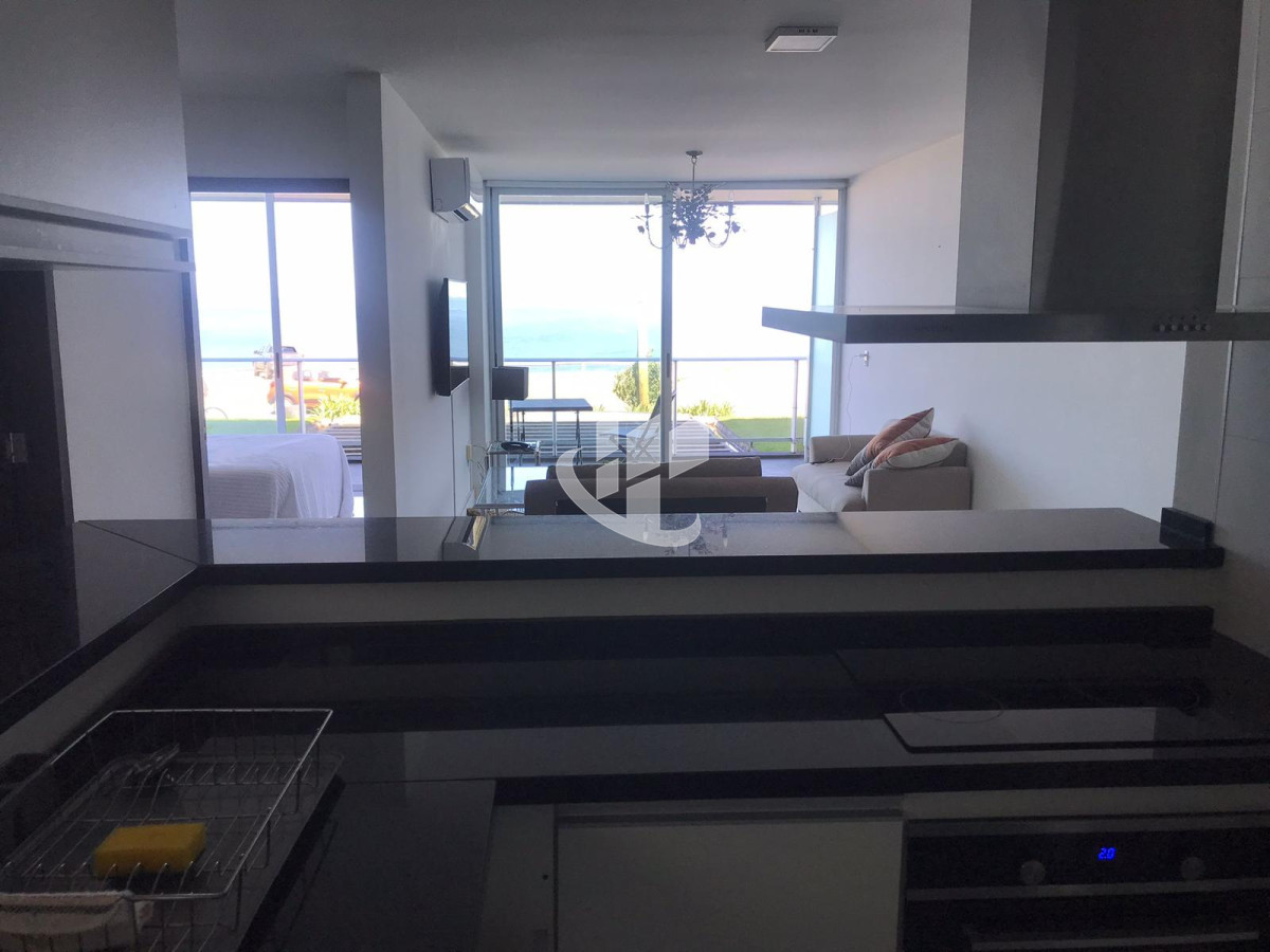 Apartamento ID.1980 - Alquiler anual, 1 dormitorio, primera linea Mansa, Punta del Este