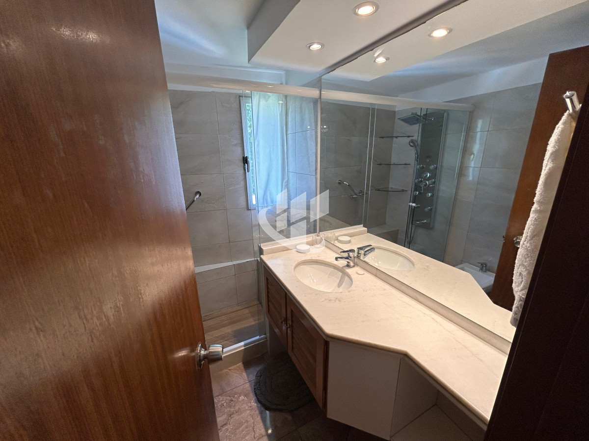 Apartamento ID.1622 - Alquiler Temporada, Punta del Este, Zona Shopping, 3 dormitorios