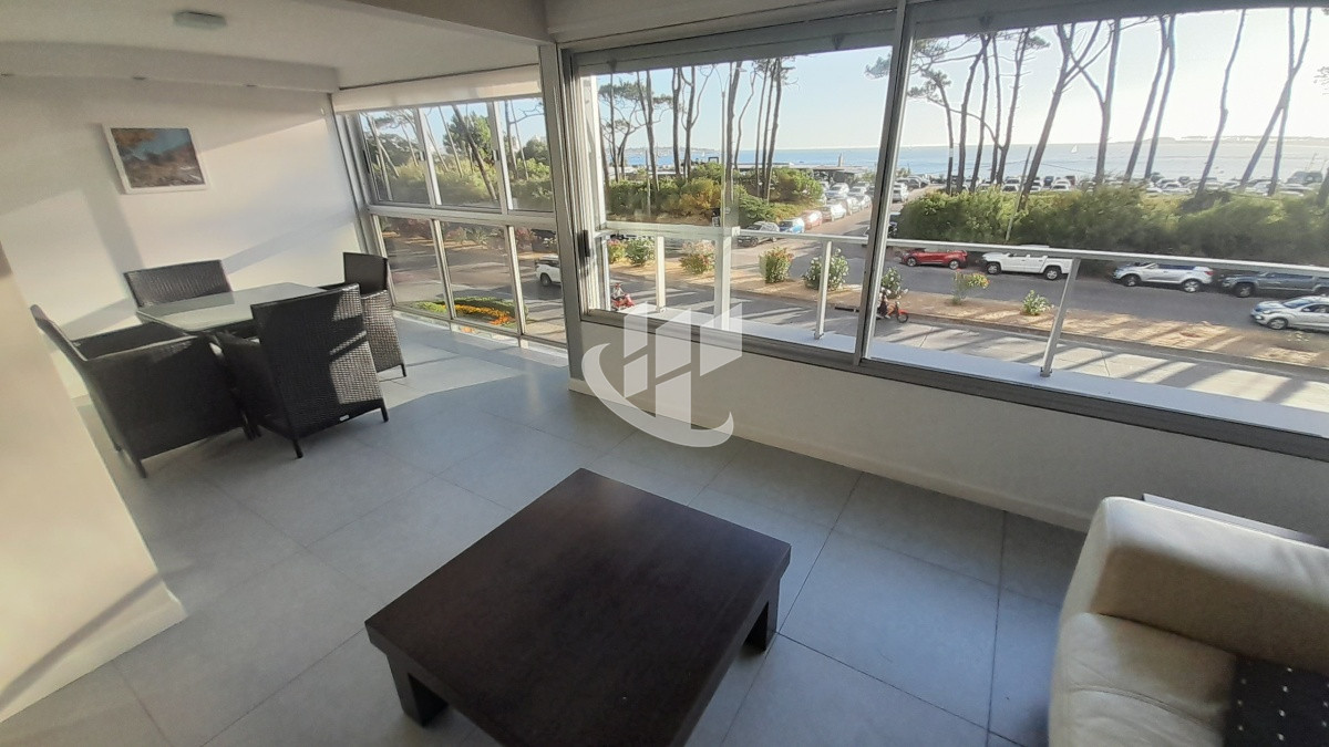 Apartamento ID.1719 - PUNTA DEL ESTE MANSA FRENTE AL MAR! APARTAMENTO DE 2 DORMITORIOS Y DEPENDENCIA EN VENTA! 