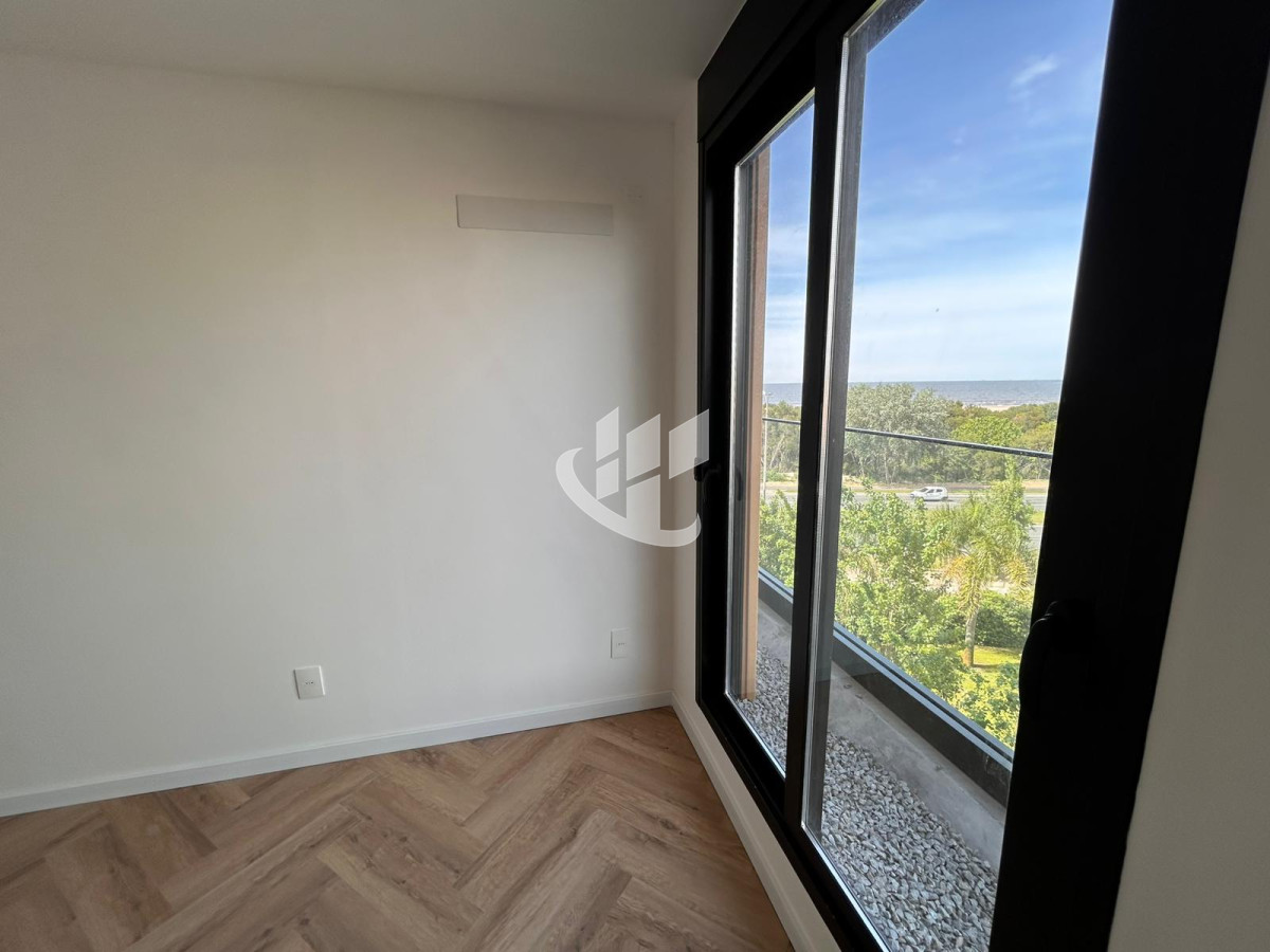 Apartamento ID.2258 - Alquiler 2 Dormitorios Barra de Carrasco, Garaje, Piscina, Frente a la Rambla