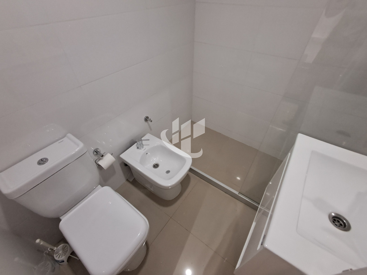 Apartamento ID.1832 - Venta, Monoambiente, Las Grutas, Punta Ballena, a metros del mar.