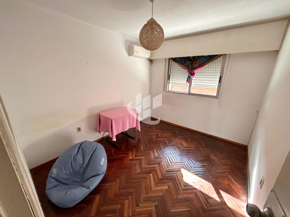 Apartamento ID.2010 - Venta Apartamento 2 Dormitorios, Tres Cruces, Cordón