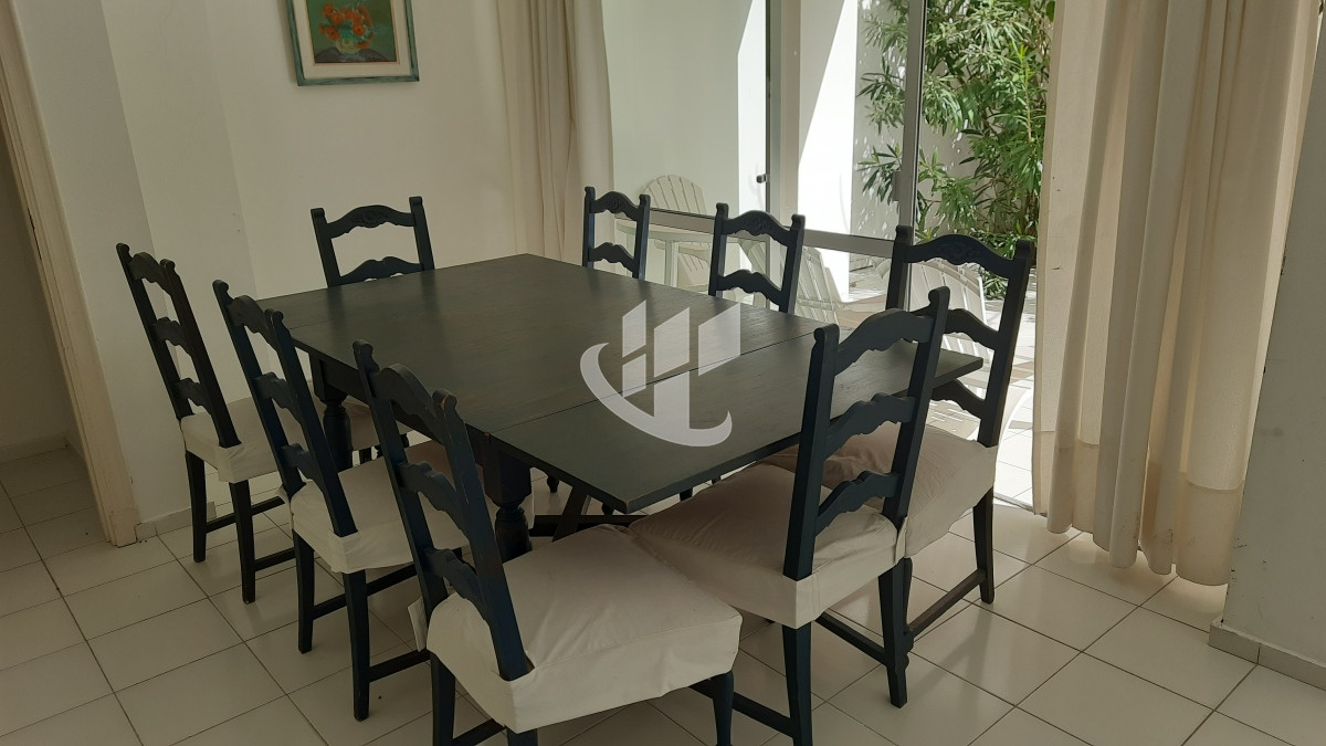 Apartamento ID.828 - Alquiler de Verano, 4 dormitorios mas dep, 1era linea al mar, Rincon del Indio, Punta del Este