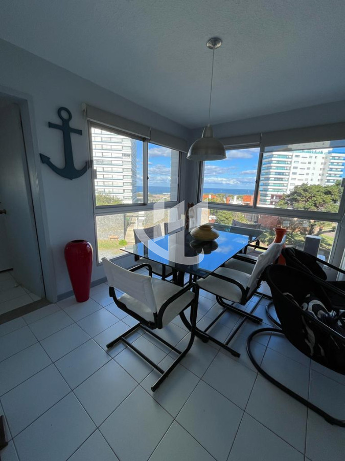 Apartamento ID.1898 - Apartamento en venta de 2 dormitorios, terraza con vista al mar- Brava, Punta del Este