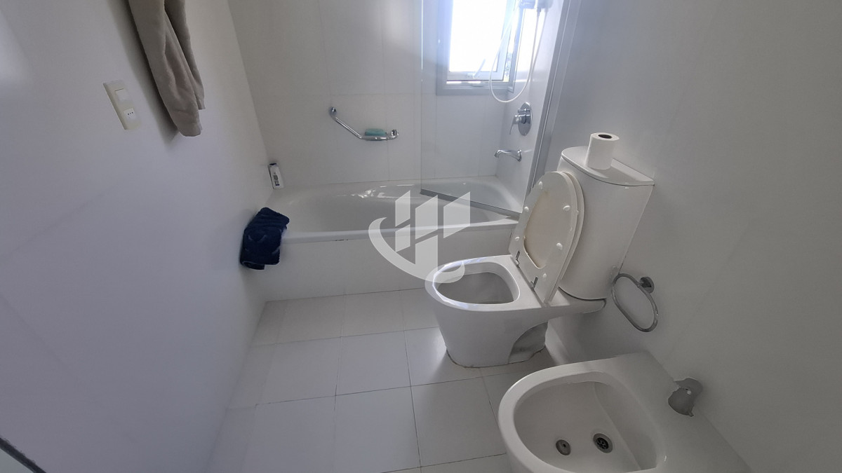 Apartamento ID.2434 - Alquiler invernal, 3 dormitorios y dependencia, Brava, Primera linea, Punta del Este