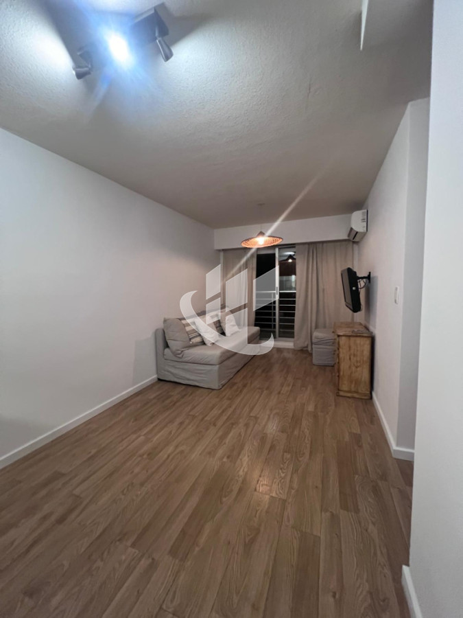 Apartamento ID.2607 - Apartamento en Alquiler, 2 dormitorios, Cordon Sur