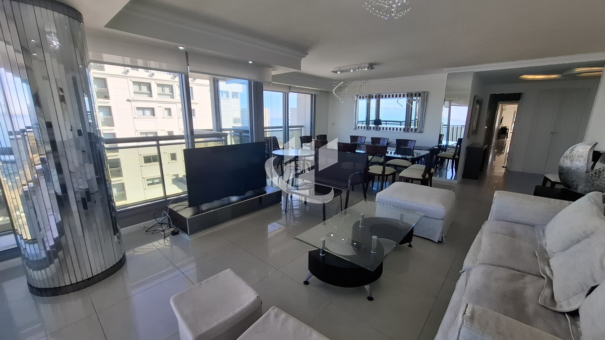 Apartamento ID.2040 - Venta departamento, primera linea 4 suites, Brava, Punta del Este