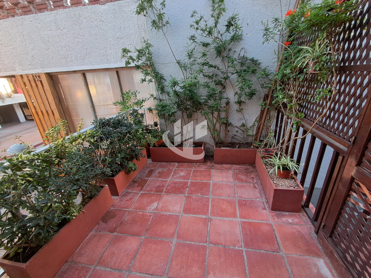 Apartamento ID.1787 - PUNTA DEL ESTE PENINSULA DUPLEX DE 4 DORMITORIOS Y AZOTEA EN VENTA