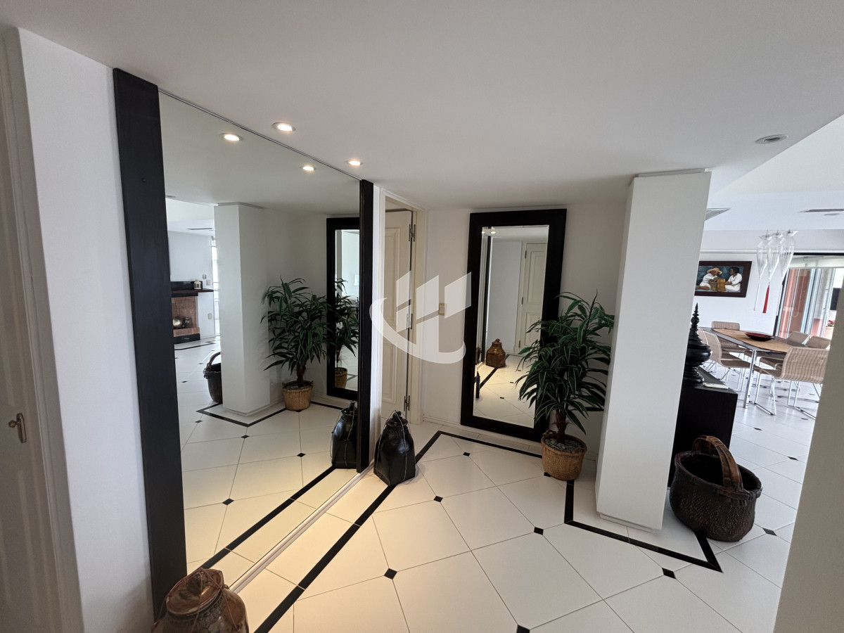 Apartamento ID.2277 - PUNTA DEL ESTE - PLAYA BRAVA - APARTAMENTO DE 4 DORMITORIOS EN SUITE Y DEPENDENCIA - VENTA