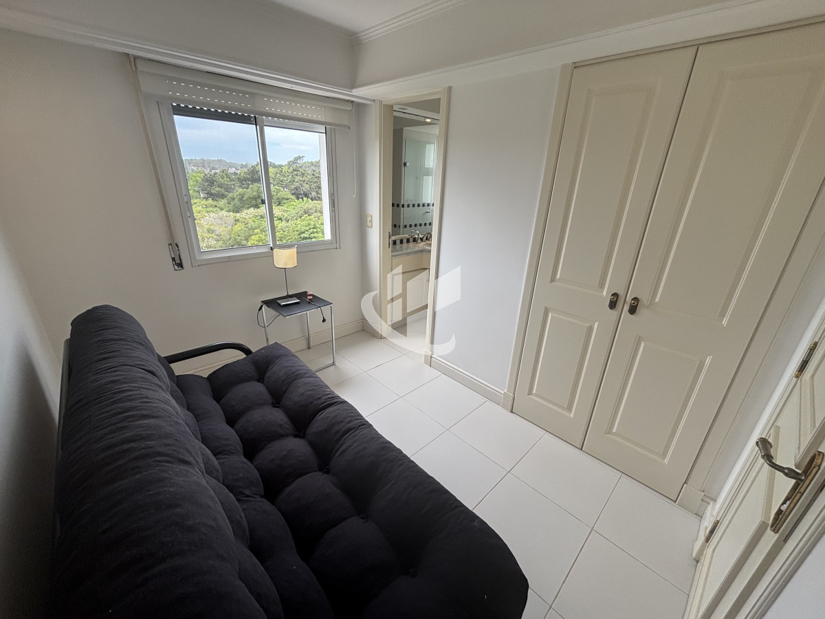 Apartamento ID.2277 - PUNTA DEL ESTE - PLAYA BRAVA - APARTAMENTO DE 4 DORMITORIOS EN SUITE Y DEPENDENCIA - VENTA