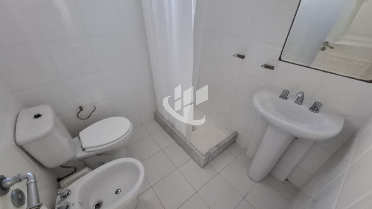 Apartamento ID.2036 - Alquiler Anual, 4 dormitorios, 5 baños, primera linea, Mansa, Punta del Este