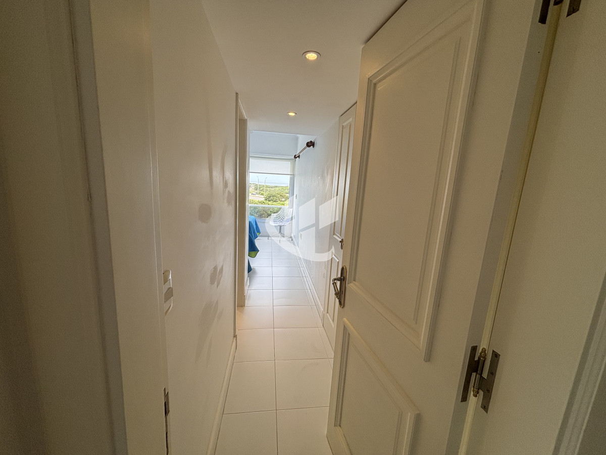 Apartamento ID.2277 - PUNTA DEL ESTE - PLAYA BRAVA - APARTAMENTO DE 4 DORMITORIOS EN SUITE Y DEPENDENCIA - VENTA