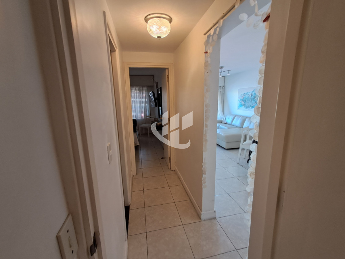 Apartamento ID.2484 - PUNTA DEL ESTE PENINSULA APTO 2 DORM 2 BAÑOS GARAGE A METROS DEL MAR