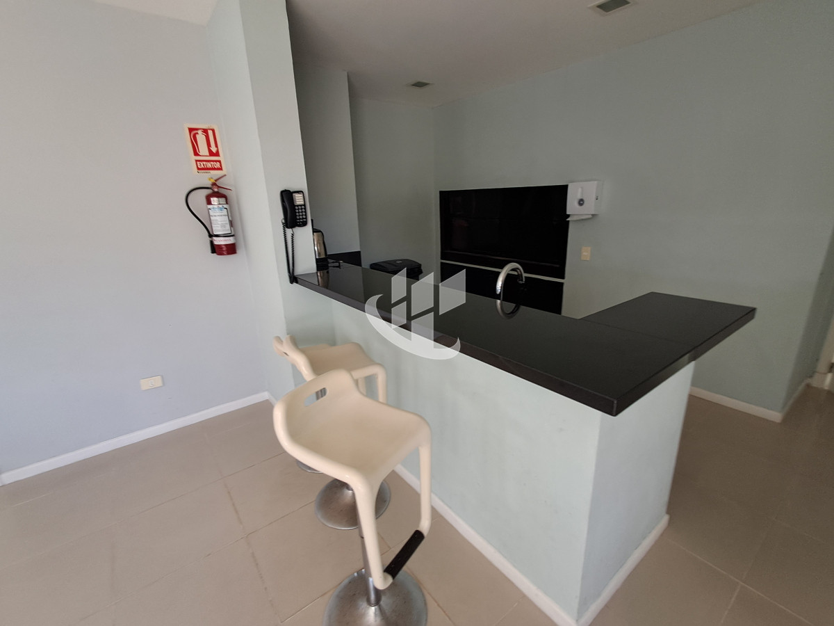 Apartamento ID.1765 - PUNTA DEL ESTE BRAVA APTO 2 DORMITORIOS 1 BAÑO COCHERA AMENITIES ALQUILER TEMPORAL