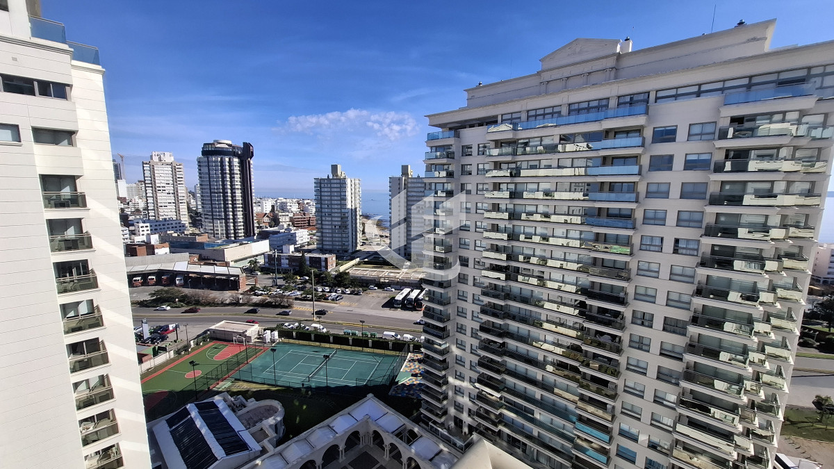 Apartamento ID.2040 - Venta departamento, primera linea 4 suites, Brava, Punta del Este