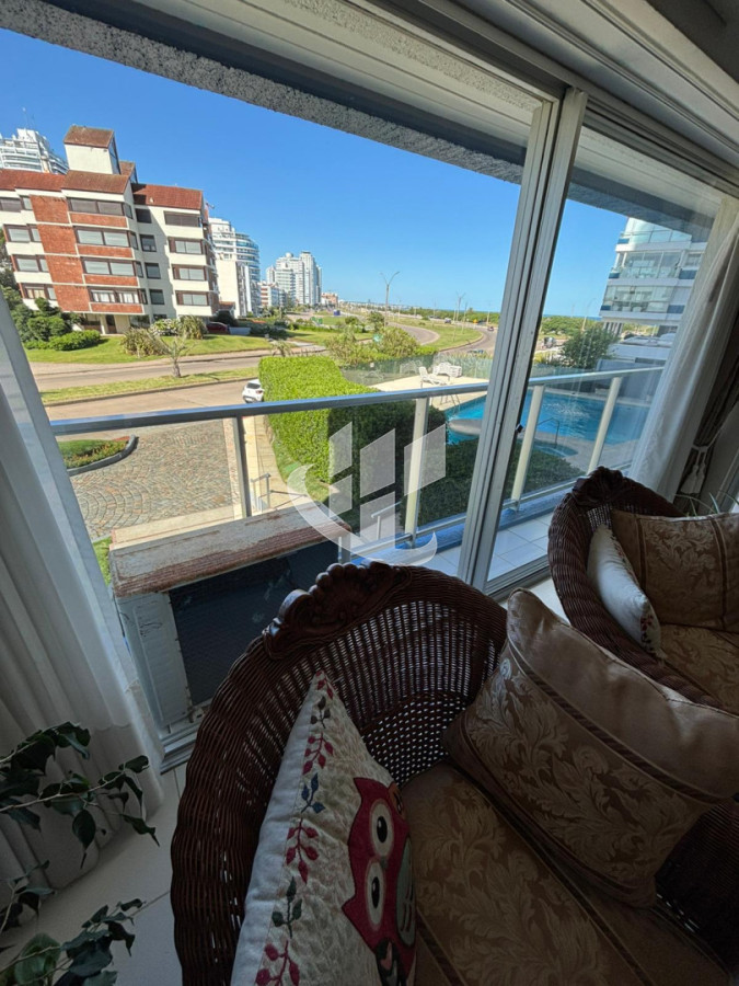 Apartamento ID.2453 - PUNTA DEL ESTE CHIVERTA APTO CON SERVICIOS DE 3 DORMITORIOS EN SUITE, GARAGE , DEP DE SERCVICIO
