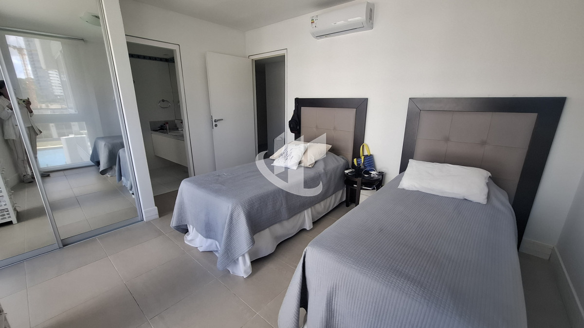 Apartamento ID.2434 - Alquiler invernal, 3 dormitorios y dependencia, Brava, Primera linea, Punta del Este