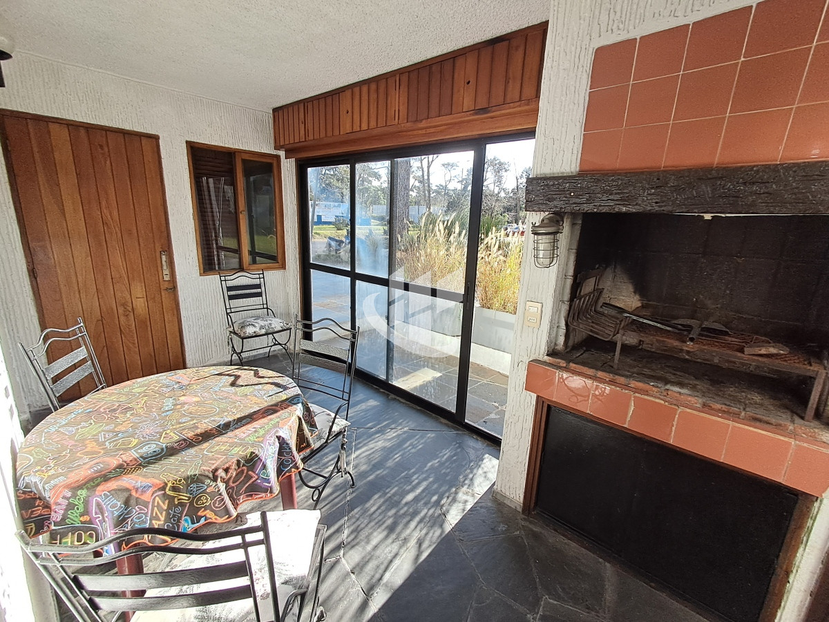 Apartamento ID.1387 - PUNTA DEL ESTE SOBRE AV ROOSEVELT 1 DORMITORIO Y MEDIO PARRILLERO VENTA