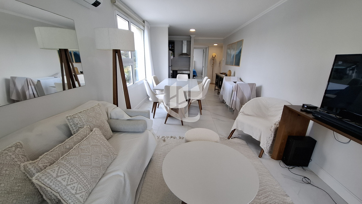 Apartamento ID.2031 - Alquiler Temporal, 2 dormitorios, parrillero propio, 1era linea, Mansa, Punta del Este