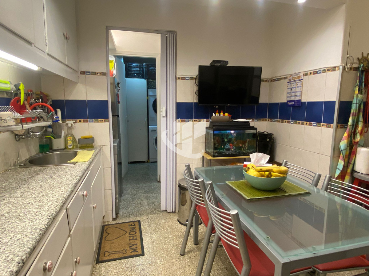 Apartamento ID.1854 - APARTAMENTO EN VENTA CORDON 2 DORMITORIOS Y SERVICIO.