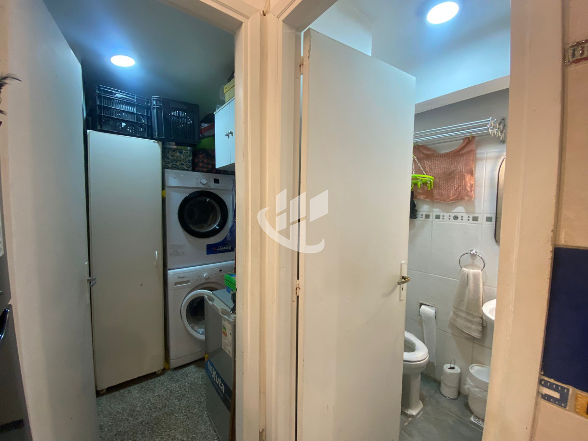 Apartamento ID.1854 - APARTAMENTO EN VENTA CORDON 2 DORMITORIOS Y SERVICIO.