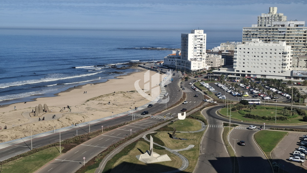 Apartamento ID.2040 - Venta departamento, primera linea 4 suites, Brava, Punta del Este