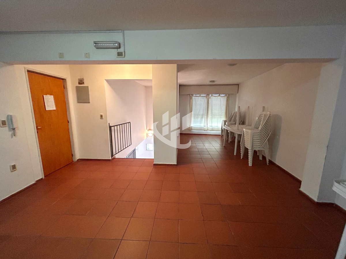 Apartamento ID.2010 - Venta Apartamento 2 Dormitorios, Tres Cruces, Cordón