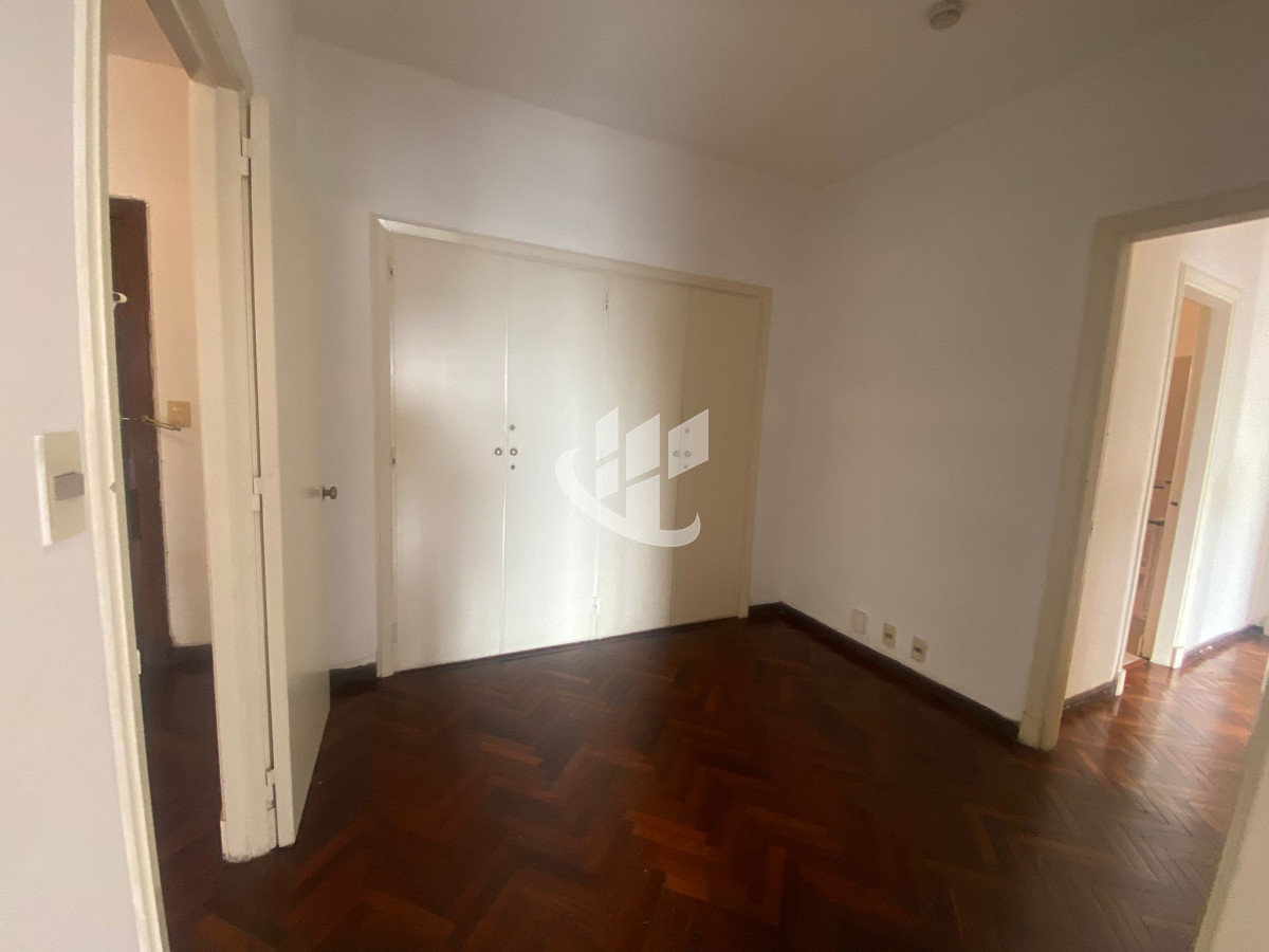 Apartamento ID.1860 - APARTAMENTO DE CATEGORIA 3 DORMITORIOS 2 BAÑOS  Y SERVICIO GARAJE SOBRE 18 DE JULIO
